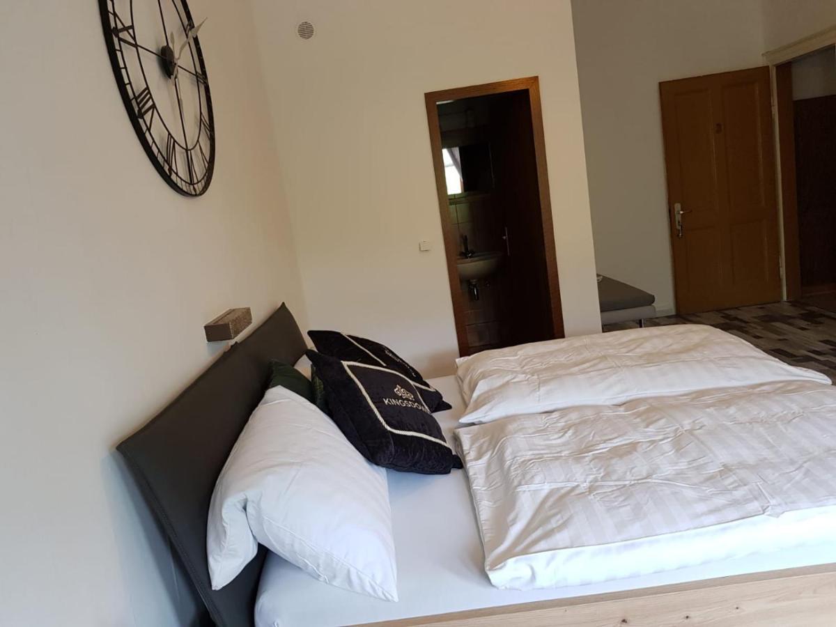 Hotelzimmer Im Alten Reihenhaus Auf Der Stadtmauer Bacharach Exteriér fotografie