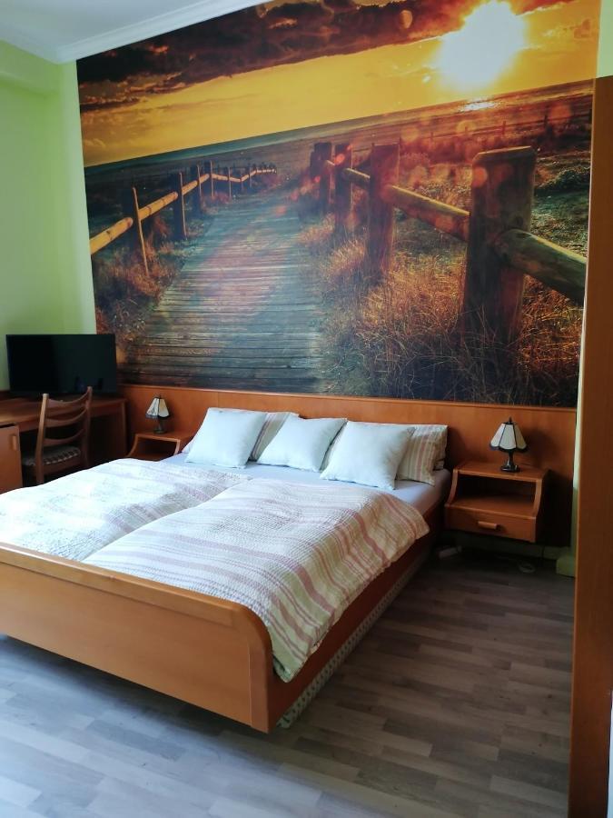 Hotelzimmer Im Alten Reihenhaus Auf Der Stadtmauer Bacharach Exteriér fotografie